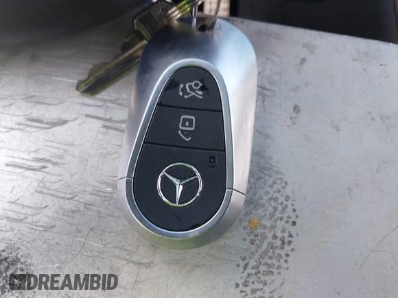 ✅ 2024 Mercedes-Benz C 300 • VIN: W1KAF4GB9RR222567 • Lot: 42720869. Wystawiony na IAAI z przebiegiem 7 289 mil. Bezpłatny archiwum sprzedaży aukcyjnych z USA i szczegółowy raport historii pojazdu na DreamBid. Zdjęcie 11.