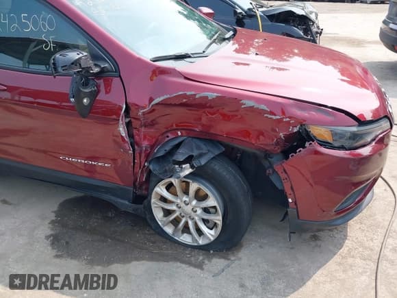 ✅ 2021 Jeep Cherokee Latitude • VIN: 1C4PJMCB9MD193523 • Lot: 42425060. Wystawiony na IAAI z przebiegiem 127 777 mil. Bezpłatny archiwum sprzedaży aukcyjnych z USA i szczegółowy raport historii pojazdu na DreamBid. Zdjęcie 6.