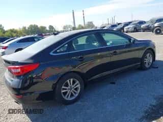 2016 Hyundai Sonata SE z VIN 5NPE24AF5GH291005, wystawiony jako IAAI lot #43474151 z przebiegiem 143 077 mil mil oraz . Historia ofert i sprzedaży dostępna na DreamBid. Obrazek 4.