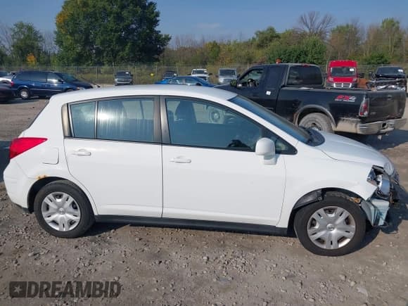 ✅ 2011 Nissan Versa S • VIN: 3N1BC1CP1BL434094 • Lot: 43240682. Listed on IAAI with 142,507 mi. Free auction sales archive from the USA and detailed vehicle history report at DreamBid. Image 14.
