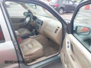 ✅ 2006 Ford Escape XLT • VIN: 1FMYU931X6KA45052 • Lot: 42155905. Listed on IAAI with 249,211 mi. Free auction sales archive from the USA and detailed vehicle history report at DreamBid. Image 5.