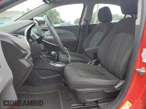 ✅ 2018 Chevrolet Sonic LT • VIN: 1G1JD5SH1J4129621 • Лот: 69932105. Размещён на Copart с пробегом 94 373 миль миль. Получите бесплатный доступ к архиву аукционных продаж из США и посмотрите подробный отчёт об истории автомобиля на DreamBid. Изображение 7.