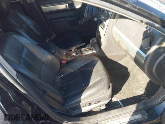 ✅ 2006 Lincoln Zephyr • VIN: 3LNHM261X6R620541 • Lot: 41439132. Wystawiony na IAAI z przebiegiem 240 205 mil. Bezpłatny archiwum sprzedaży aukcyjnych z USA i szczegółowy raport historii pojazdu na DreamBid. Zdjęcie 5.