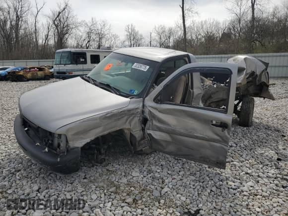 2002 Chevrolet Silverado 1500 LS z VIN 1GCEK14V72Z131503, wystawiony jako Copart lot #52326775 z przebiegiem Nie podano mil oraz Szkoda całkowita • Salvage title. Historia ofert i sprzedaży dostępna na DreamBid. Obrazek 1.