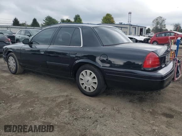 ✅ 2011 Ford Police Interceptor • VIN: 2FABP7BV9BX101098 • Lot: 73467384. Wystawiony na Copart z przebiegiem Nie podano. Bezpłatny archiwum sprzedaży aukcyjnych z USA i szczegółowy raport historii pojazdu na DreamBid. Zdjęcie 2.