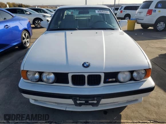 ✅ 1991 BMW M5 • VIN: WBSHD9319MBK05979 • Lot: 85645534. Wystawiony na Copart z przebiegiem 138 219 mil. Bezpłatny archiwum sprzedaży aukcyjnych z USA i szczegółowy raport historii pojazdu na DreamBid. Zdjęcie 5.