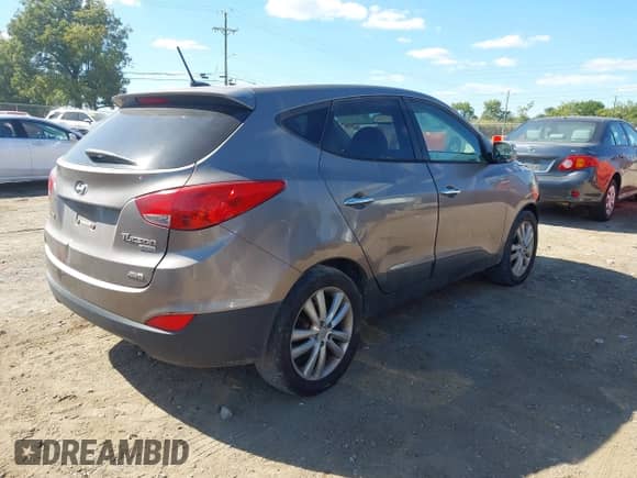 ✅ 2011 Hyundai Tucson Limited • VIN: KM8JUCAC3BU192055 • Lot: 43063727. Listed on IAAI with 214,573 mi. Free auction sales archive from the USA and detailed vehicle history report at DreamBid. Image 4.