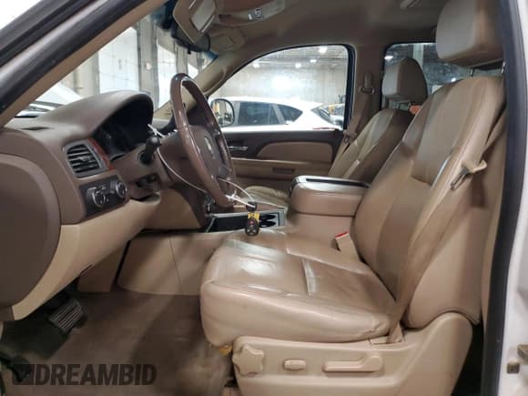 ✅ 2009 Chevrolet Suburban 2LT • VIN: 1GNFK26389R159270 • Lot: 90916785. Wystawiony na Copart z przebiegiem 248 755 mil. Bezpłatny archiwum sprzedaży aukcyjnych z USA i szczegółowy raport historii pojazdu na DreamBid. Zdjęcie 7.