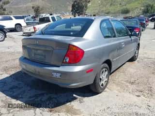 2005 Hyundai Accent GLS z VIN KMHCG35C25U348410, wystawiony jako IAAI lot #41729780 z przebiegiem 166 216 mil mil oraz . Historia ofert i sprzedaży dostępna na DreamBid. Obrazek 4.