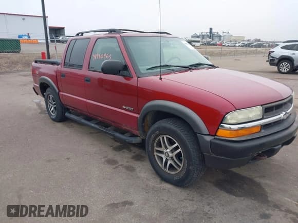 ✅ 2004 Chevrolet S-10 LS • VIN: 1GCDT13X34K120506 • Лот: 41910965. Опубликован ранее на IAAI с пробегом 179 749 миль. Бесплатный доступ к архиву аукционных продаж из США и подробный отчёт об истории автомобиля на DreamBid. Изображение 1.