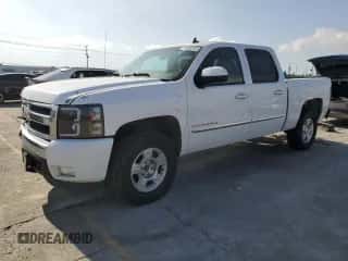 2007 Chevrolet Silverado 1500 1LT with VIN 2GCEC13J271552525, listed as a Copart auction lot 82695515 with 217,147 mi miles and Salvage title. Bid and sale history available at DreamBid. Image 1.