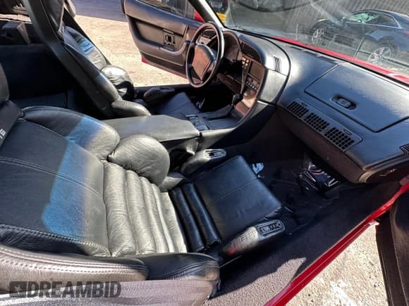 ✅ 1990 Chevrolet Corvette • VIN: 1G1YY2385L5119459 • Лот: 85641214. Опубликован ранее на Copart с пробегом 51 537 миль. Бесплатный доступ к архиву аукционных продаж из США и подробный отчёт об истории автомобиля на DreamBid. Изображение 5.