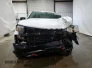 ✅ 2020 Chevrolet Silverado 1500 Custom Trail Boss • VIN: 1GCPYCEF1LZ364224 • Lot: 77033934. Wystawiony na Copart z przebiegiem 28 754 mil. Bezpłatny archiwum sprzedaży aukcyjnych z USA i szczegółowy raport historii pojazdu na DreamBid. Zdjęcie 5.