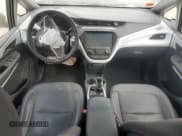 ✅ 2018 Chevrolet Bolt EV Premier • VIN: 1G1FX6S09J4111400 • Lot: 47557335. Wystawiony na Copart z przebiegiem Nie podano. Bezpłatny archiwum sprzedaży aukcyjnych z USA i szczegółowy raport historii pojazdu na DreamBid. Zdjęcie 8.