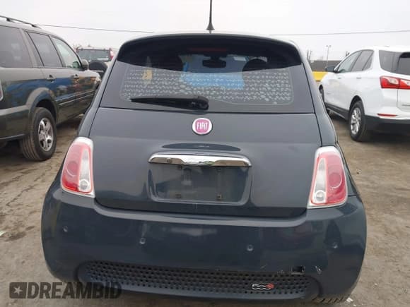 ✅ 2018 FIAT 500e • VIN: 3C3CFFGE7JT377448 • Lot: 43785970. Listed on IAAI with 52,134 mi. Free auction sales archive from the USA and detailed vehicle history report at DreamBid. Image 17.