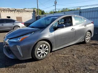 ✅ 2020 Toyota Prius LE • VIN: JTDL9RFU4L3014858 • Lot: 84888675. Wystawiony na Copart z przebiegiem 52 063 mil. Bezpłatny archiwum sprzedaży aukcyjnych z USA i szczegółowy raport historii pojazdu na DreamBid. Zdjęcie 1.