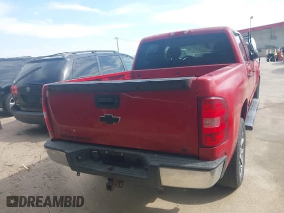 ✅ 2008 Chevrolet Silverado 1500 1LT • VIN: 2GCEC13J681148757 • Lot: 43469479. Wystawiony na IAAI z przebiegiem 236 553 mil. Bezpłatny archiwum sprzedaży aukcyjnych z USA i szczegółowy raport historii pojazdu na DreamBid. Zdjęcie 16.