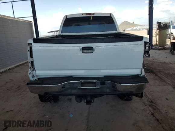 ✅ 2006 Chevrolet Silverado 2500HD LT2 • VIN: 1GCHK23U06F156181 • Lot: 61015095. Wystawiony na Copart z przebiegiem Nie podano. Bezpłatny archiwum sprzedaży aukcyjnych z USA i szczegółowy raport historii pojazdu na DreamBid. Zdjęcie 6.