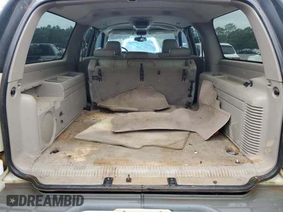 ✅ 2004 Chevrolet Suburban Z71 • VIN: 3GNFK16Z04G179696 • Лот: 81133934. Опубликован ранее на Copart с пробегом 155 451 миль. Бесплатный доступ к архиву аукционных продаж из США и подробный отчёт об истории автомобиля на DreamBid. Изображение 6.