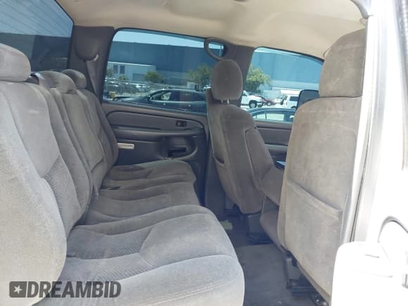 ✅ 2005 Chevrolet Silverado 2500HD LS • VIN: 1GCHK23U35F803784 • Lot: 42185294. Wystawiony na IAAI z przebiegiem 205 539 mil. Bezpłatny archiwum sprzedaży aukcyjnych z USA i szczegółowy raport historii pojazdu na DreamBid. Zdjęcie 8.