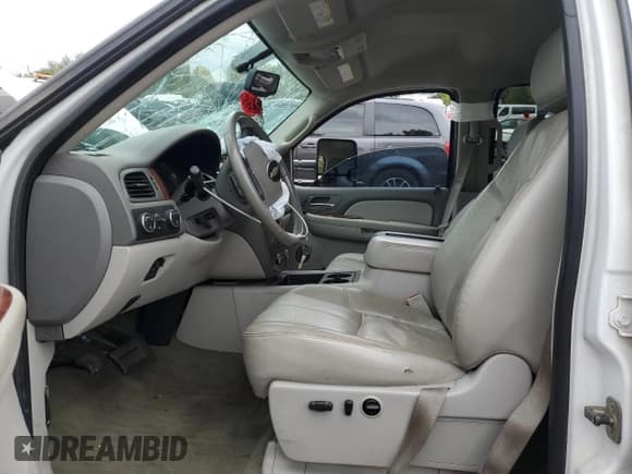 ✅ 2009 Chevrolet Silverado 2500HD LTZ • VIN: 1GCHK63K99F135940 • Лот: 86122955. Опубликован ранее на Copart с пробегом Не указан. Бесплатный доступ к архиву аукционных продаж из США и подробный отчёт об истории автомобиля на DreamBid. Изображение 7.