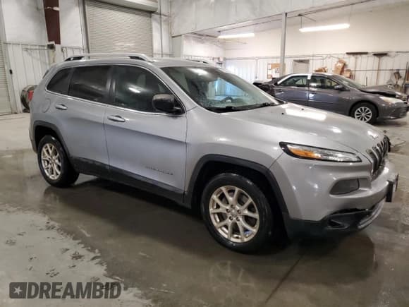 ✅ 2014 Jeep Cherokee Latitude • VIN: 1C4PJLCB2EW205141 • Lot: 93309085. Wystawiony na Copart z przebiegiem 208 726 mil. Bezpłatny archiwum sprzedaży aukcyjnych z USA i szczegółowy raport historii pojazdu na DreamBid. Zdjęcie 4.