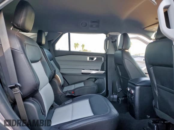 ✅ 2024 Ford Explorer XLT • VIN: 1FMSK7DH1RGA70831 • Lot: 92366195. Wystawiony na Copart z przebiegiem 20 397 mil. Bezpłatny archiwum sprzedaży aukcyjnych z USA i szczegółowy raport historii pojazdu na DreamBid. Zdjęcie 11.