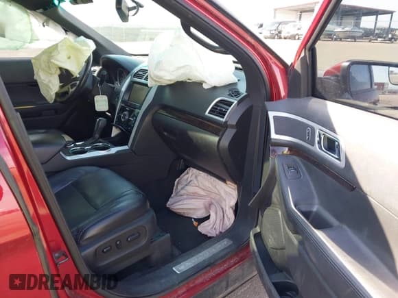 ✅ 2015 Ford Explorer Limited • VIN: 1FM5K8F83FGC70010 • Lot: 41990952. Wystawiony na IAAI z przebiegiem 138 037 mil. Bezpłatny archiwum sprzedaży aukcyjnych z USA i szczegółowy raport historii pojazdu na DreamBid. Zdjęcie 5.