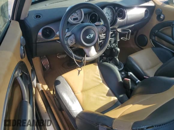✅ 2006 MINI Hardtop S • VIN: WMWRE33536TJ36483 • Lot: 84926995. Listed on Copart with 153,921 mi. Free auction sales archive from the USA and detailed vehicle history report at DreamBid. Image 8.