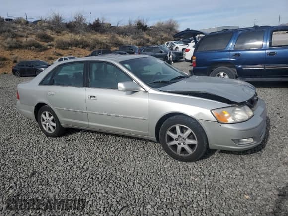 ✅ 2000 Toyota Avalon XL • VIN: 4T1BF28B3YU093931 • Lot: 90887565. Listed on Copart with 172,438 mi. Free auction sales archive from the USA and detailed vehicle history report at DreamBid. Image 4.
