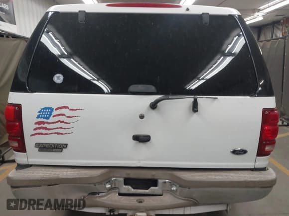 ✅ 2001 Ford Expedition Eddie Bauer • VIN: 1FMPU18L91LB73986 • Lot: 40751322. Listed on IAAI with 336,305 mi. Free auction sales archive from the USA and detailed vehicle history report at DreamBid. Image 16.