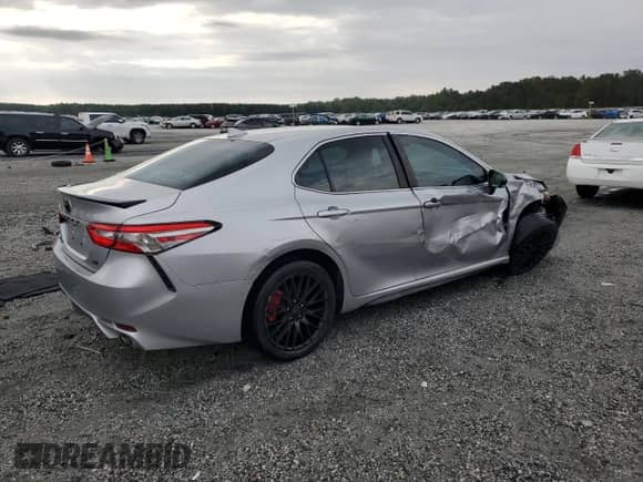 2019 Toyota Camry LE z VIN 4T1B11HK2KU186519, wystawiony jako Copart lot #84010595 z przebiegiem 86 656 mil mil oraz Szkoda całkowita • Salvage title. Historia ofert i sprzedaży dostępna na DreamBid. Obrazek 3.