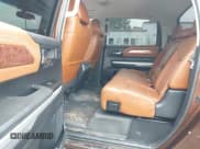 ✅ 2017 Toyota Tundra Platinum • VIN: 5TFAW5F14HX620532 • Лот: 41932248. Опубликован ранее на IAAI с пробегом 100 101 миль. Бесплатный доступ к архиву аукционных продаж из США и подробный отчёт об истории автомобиля на DreamBid. Изображение 8.