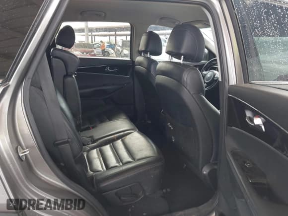 ✅ 2017 Kia Sorento LX • VIN: 5XYPGDA31HG275067 • Lot: 43240291. Listed on IAAI with 210,360 mi. Free auction sales archive from the USA and detailed vehicle history report at DreamBid. Image 8.