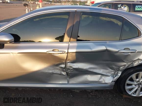 2023 Toyota Camry LE z VIN 4T1C11AK4PU147534, wystawiony jako IAAI lot #43337127 z przebiegiem 11 969 mil mil oraz . Historia ofert i sprzedaży dostępna na DreamBid. Obrazek 6.