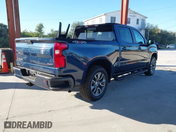 ✅ 2022 Chevrolet Silverado 1500 RST • VIN: 1GCUYEEDXNZ137209 • Лот: 43530163. Опубликован ранее на IAAI с пробегом 43 266 миль. Бесплатный доступ к архиву аукционных продаж из США и подробный отчёт об истории автомобиля на DreamBid. Изображение 4.