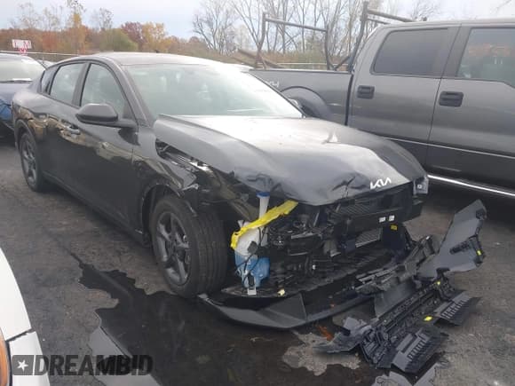 ✅ 2025 Kia K4 LXS • VIN: 3KPFT4DEXSE164574 • Lot: 43559859. Listed on IAAI with 3,764 mi. Free auction sales archive from the USA and detailed vehicle history report at DreamBid. Image 1.