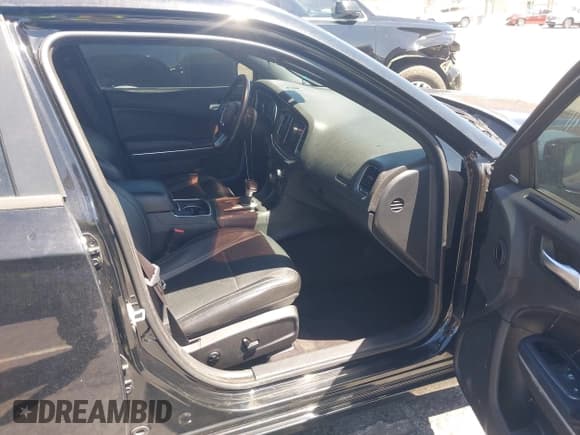 ✅ 2018 Dodge Charger SXT Plus • VIN: 2C3CDXHG7JH114414 • Lot: 43034477. Wystawiony na IAAI z przebiegiem 59 262 mil. Bezpłatny archiwum sprzedaży aukcyjnych z USA i szczegółowy raport historii pojazdu na DreamBid. Zdjęcie 5.