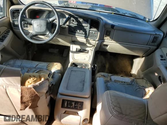 ✅ 2001 Chevrolet Suburban LS • VIN: 3GNEC16T01G197213 • Лот: 86108854. Опубликован ранее на Copart с пробегом 326 706 миль. Бесплатный доступ к архиву аукционных продаж из США и подробный отчёт об истории автомобиля на DreamBid. Изображение 8.