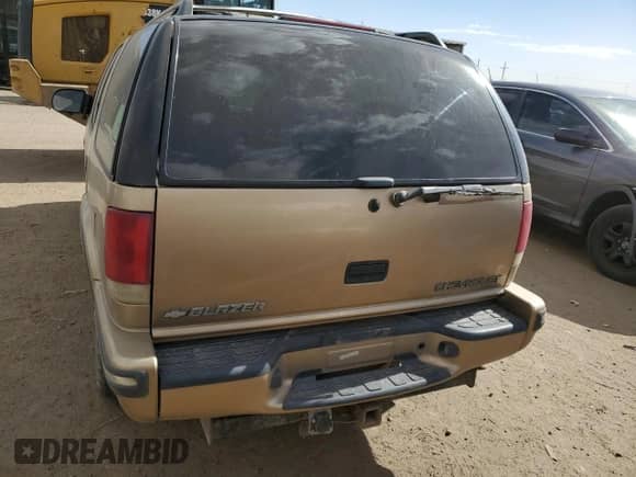 1999 Chevrolet Blazer LS z VIN 1GNDT13W5X2233425, wystawiony jako Copart lot #76566314 z przebiegiem 220 592 mil mil oraz Szkoda całkowita • Salvage title. Historia ofert i sprzedaży dostępna na DreamBid. Obrazek 6.