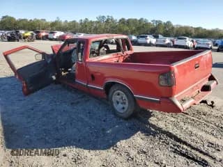 ✅ 1996 Chevrolet S-10 LS • VIN: 1GCCS19X4TK129171 • Лот: 49418455. Опубликован ранее на Copart с пробегом 242 161 миль. Бесплатный доступ к архиву аукционных продаж из США и подробный отчёт об истории автомобиля на DreamBid. Изображение 2.