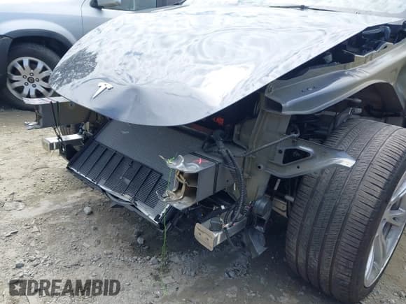 ✅ 2023 Tesla Model Y Long Range • VIN: 7SAYGDEE1PA166355 • Lot: 42162227. Listed on IAAI with 11,040 mi. Free auction sales archive from the USA and detailed vehicle history report at DreamBid. Image 19.