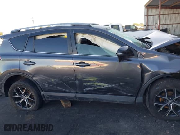 ✅ 2018 Toyota RAV4 SE • VIN: JTMNFREVXJJ723007 • Лот: 43576593. Опубликован ранее на IAAI с пробегом 213 811 миль. Бесплатный доступ к архиву аукционных продаж из США и подробный отчёт об истории автомобиля на DreamBid. Изображение 13.