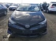 ✅ 2017 Toyota Corolla • VIN: JTNKARJEXHJ542440 • Lot: 93143005. Wystawiony na Copart z przebiegiem 80 500 mil. Bezpłatny archiwum sprzedaży aukcyjnych z USA i szczegółowy raport historii pojazdu na DreamBid. Zdjęcie 5.
