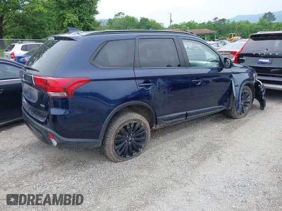 ✅ 2020 Mitsubishi Outlander ES • VIN: JA4AZ3A31LZ042840 • Lot: 42276774. Listed on IAAI with 88,513 mi. Free auction sales archive from the USA and detailed vehicle history report at DreamBid. Image 4.