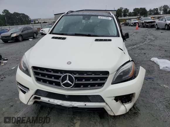 ✅ 2015 Mercedes-Benz M 400 • VIN: 4JGDA5GB4FA471019 • Lot: 67572455. Wystawiony na Copart z przebiegiem 136 236 mil. Bezpłatny archiwum sprzedaży aukcyjnych z USA i szczegółowy raport historii pojazdu na DreamBid. Zdjęcie 5.