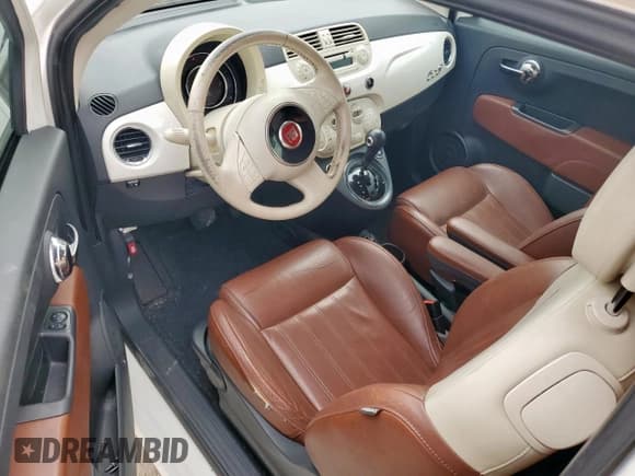 ✅ 2015 FIAT 500 Lounge • VIN: 3C3CFFER3FT513622 • Lot: 51696875. Wystawiony na Copart z przebiegiem 179 535 mil. Bezpłatny archiwum sprzedaży aukcyjnych z USA i szczegółowy raport historii pojazdu na DreamBid. Zdjęcie 8.