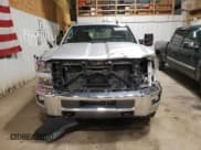 ✅ 2018 Chevrolet Silverado 2500HD LT • VIN: 1GC1KVEG6JF137153 • Lot: 62174355. Wystawiony na Copart z przebiegiem 24 888 mil. Bezpłatny archiwum sprzedaży aukcyjnych z USA i szczegółowy raport historii pojazdu na DreamBid. Zdjęcie 5.