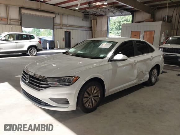 ✅ 2020 Volkswagen Jetta S • VIN: 3VWCB7BU0LM075828 • Lot: 42752408. Wystawiony na IAAI z przebiegiem 116 012 mil. Bezpłatny archiwum sprzedaży aukcyjnych z USA i szczegółowy raport historii pojazdu na DreamBid. Zdjęcie 18.