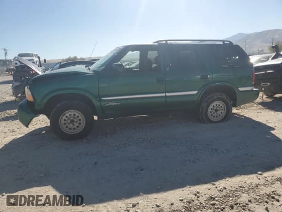 ✅ 2000 GMC Jimmy SLE Convenience • VIN: 1GKDT13W3Y2215035 • Lot: 77484104. Listed on Copart with 116,124 mi. Free auction sales archive from the USA and detailed vehicle history report at DreamBid. Image 1.